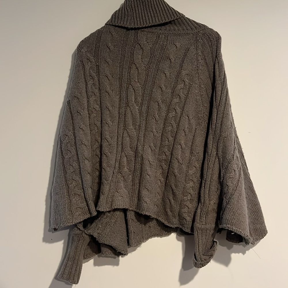♻️ANAC Sweater Poncho - Picture 4 of 5